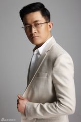 组图：杨志刚海洋蓝色写真大片 上演无厘头喜剧