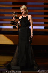 组图：莫拉《绝命毒师》获剧情类最佳剧本奖