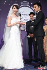 组图：焦恩俊迎娶旧爱林千钰 被整要求吻伴郎