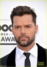 组图：公告牌红毯群星璀璨 夏奇拉洛佩兹斗性感