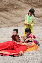 组图：姐姐吊威亚背台词 吴镇宇力捧为女一号