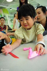 曹格儿女玩嗨：姐姐被玩具丑哭哥哥变怪兽