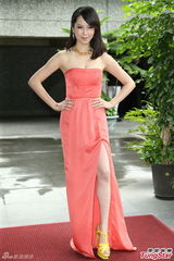 组图：天心揽壮男秀34D胸器 光棍节欲“脱光”