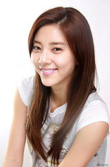 高清图：孙谭菲接受采访 甜美清纯如邻家女孩