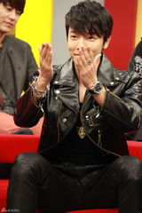 高清组图：SJ-M做客争开微博 玩转网络流行语