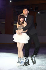 高清图：郭书瑶井柏然连手出辑 陪歌迷温暖过圣诞