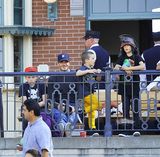 高清组图：贝克汉姆带三个儿子迪斯尼乐园游玩