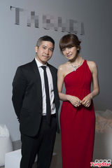 组图：陈妍希红裙魅惑 与玉木宏东京聚首