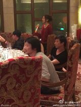 组图：赵薇攒局聚会热拥老公 马云出席董洁消瘦