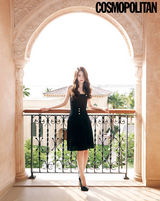 组图：少女时代允儿写真 展甜美优雅百变魅力