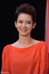 组图：李承铉戚薇热恋首亮相 已见过女方父母