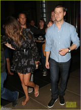 组图：妮娜曝新恋情？与本杰明-麦肯锡温情相拥