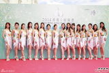 组图：港姐16强佳丽首度泳装亮相见媒体