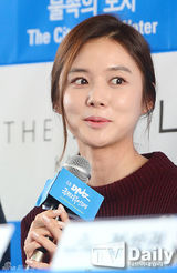 组图：韩星高娜恩任宣传大使 长裙显优雅