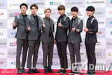 组图：2014韩流梦想庆典红毯 EXO-K等帅气亮相