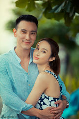 组图：张俪王阳明夏日清新写真 甜蜜耍宝萌呆了