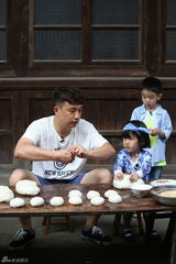 组图：多多贝儿集市风波显情深 复古运动会欢乐