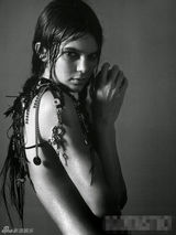 组图：维秘超模詹娜全裸出镜 手护娇乳性感爆表