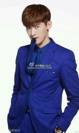 组图：《流星雨3》片场照 张翰吴映洁林荫漫步