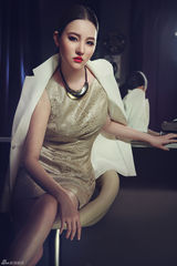 组图：新星刘小小时尚写真 展现多面魅力