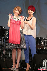 组图：杨丞琳送郭静桃红内衣 希望早日终结单身