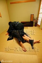 组图：腐女必入！日本推出《BL姿势写真集》