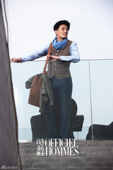 组图：陈晓东北京皇城拍大片 获母赞称衣服架子