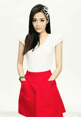 组图：汤晶媚写真自然清新展甜美笑容