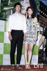 组图：申敏儿朴海日清新亮相《庆州》记者会