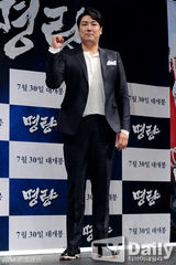 组图：《鸣梁》发布会 戏骨崔岷植演朝鲜名将