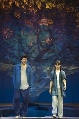 组图：田沁鑫《山楂树》 小彩旗连跑9场