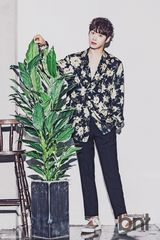 组图：韩星金载沅拍写真 杀人微笑展熟男魅力