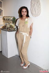 组图：叶蕴仪艺术学校开幕 张慧仪叹无暇陪子