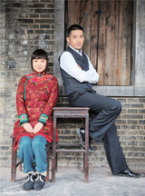 组图：《王大花》热拍 闫妮张博演绎违和烽火恋