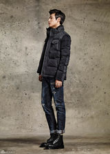 组图：姜河那AOA雪贤性感写真 秀翘臀长腿