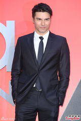 组图：凤小岳激吻郭采洁 女友一点都不担心