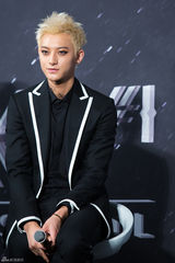 独家高清：EXO出道两年首开唱 11成员一夜长大