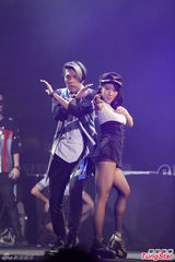 组图：白安严爵MP魔幻力量红馆开唱