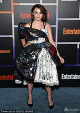 组图：吸血鬼妮娜秀性感 《权力游戏》群美争艳