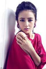 组图：佟丽娅少女系写真曝光 粉红纱裙仙范十足