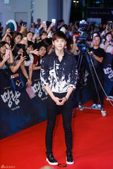 组图：朴有天李钟硕秀智等助阵《鸣梁》