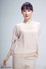 组图：孙嘉曝光新写真 温婉笑容展轻熟女魅力