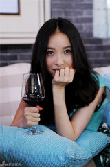 组图：《新娘大作战》杀青 倪妮领“结婚证”