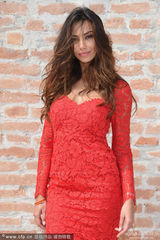 组图：意大利性感女神珍娜搔首弄姿 秀美腿丰胸