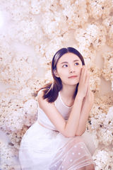 组图：毛林林素颜纯美写真 新剧角色引热议