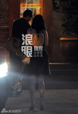 独家：杜江夫妇密会熊乃瑾 霍思燕低胸吸睛
