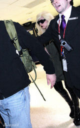 幻灯图集：Lady GaGa新发型亮相 真空装露肚脐