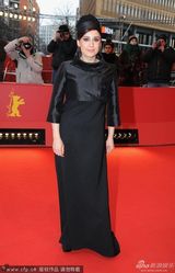 组图：《闭幕》首映 导演帕纳西现场行礼