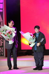 组图：田沁鑫收获年度大奖 周志强院长盼明年再登台