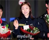 组图：金妍儿德国花样滑冰比赛夺冠返回韩国